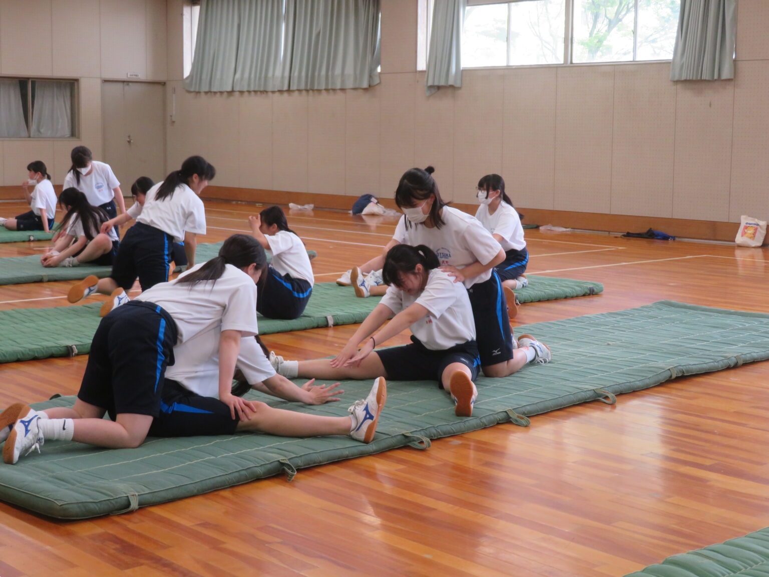 授業で勝負18 「体育実技(器械体操)」 大阪府立大塚高等学校 授業で勝負18 「体育実技(器械体操)」 大阪府立大塚高等学校